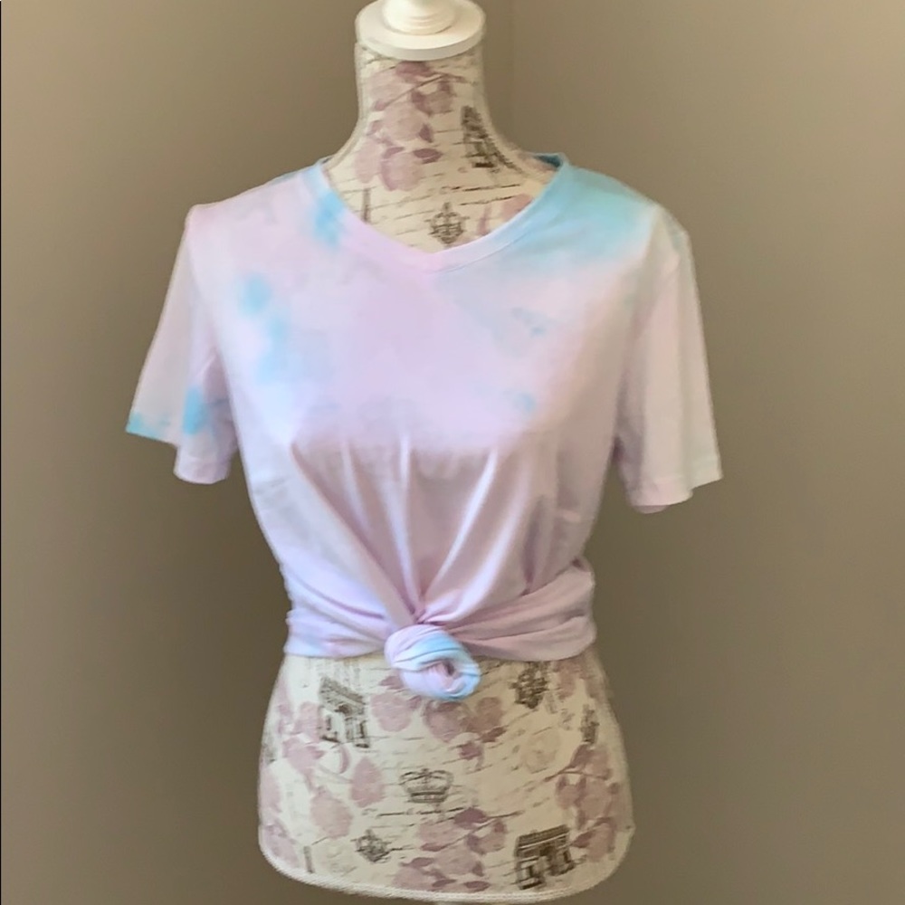 Tie-dye V-neck